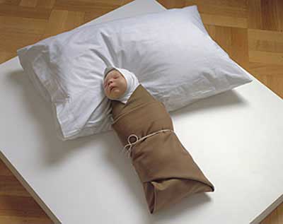 Ron Mueck, Swaddled Baby, 2002.